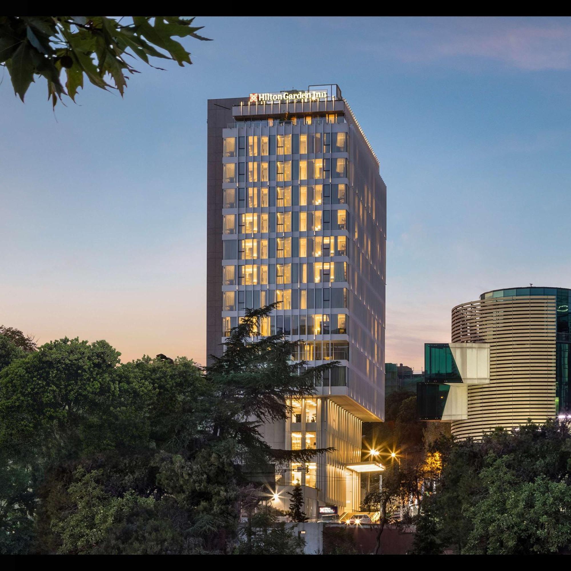Hilton Garden Inn Tbilisi Riverview Exterior foto